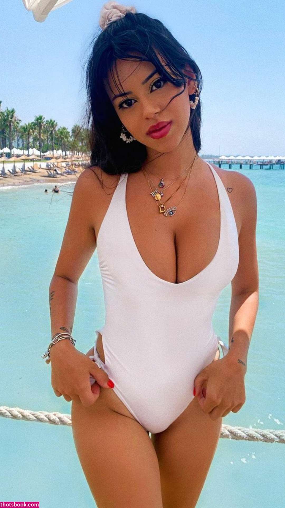 Demet Ozturk Photo #8