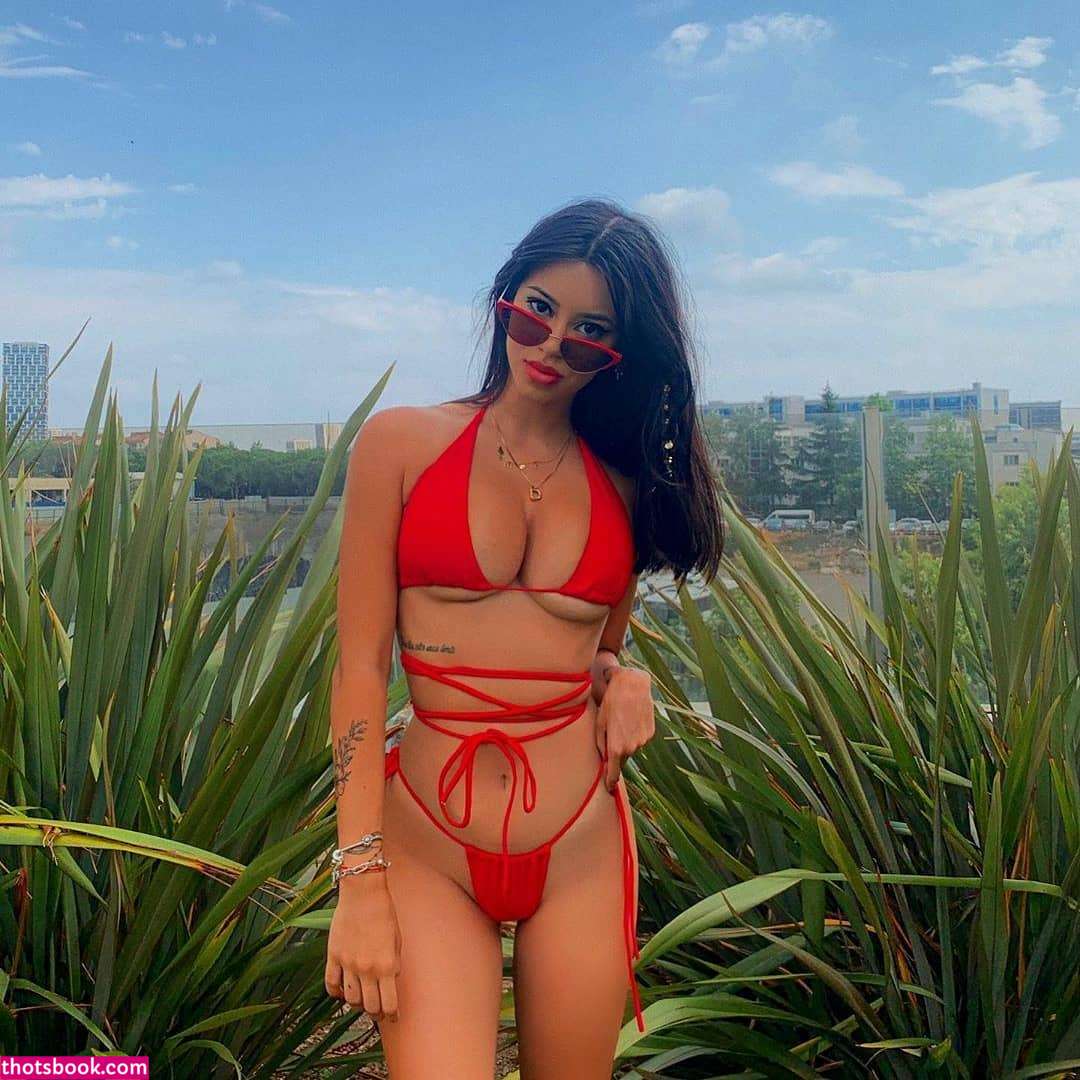 Demet Ozturk Photo #20