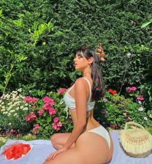 Demet Ozturk Photo #38