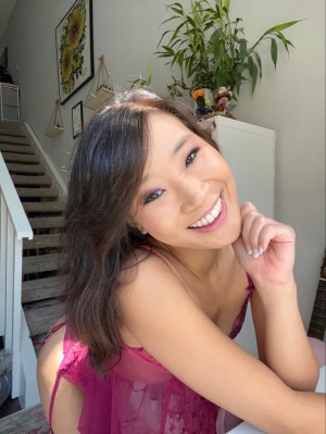 Jeannie Elise Mai Photo #30