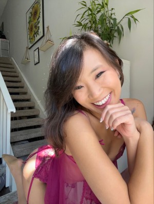 Jeannie Elise Mai Photo #34