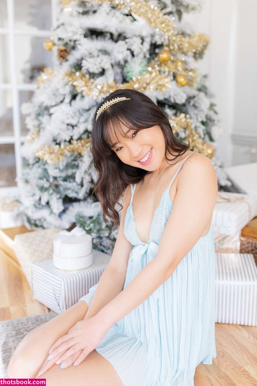 Jeannie Elise Mai Photo #103