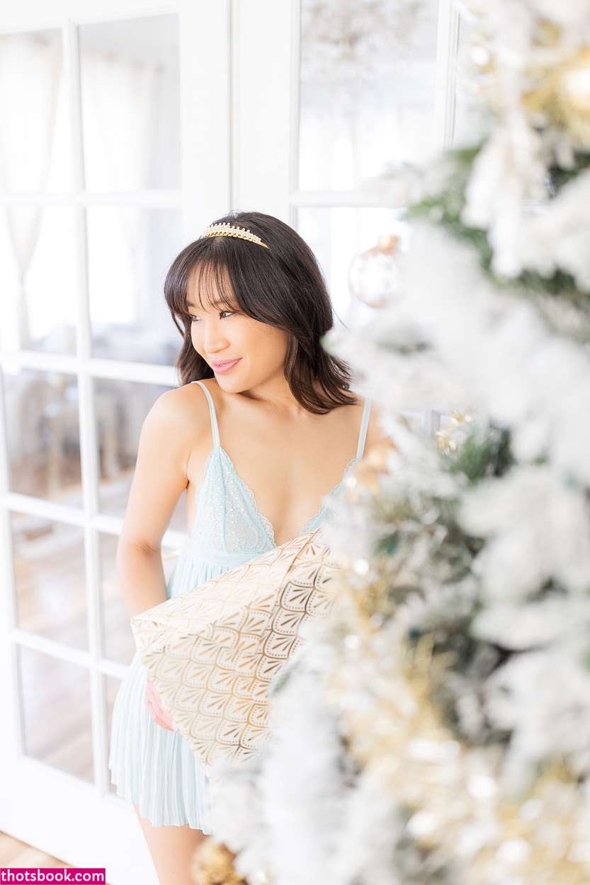 Jeannie Elise Mai Photo #107