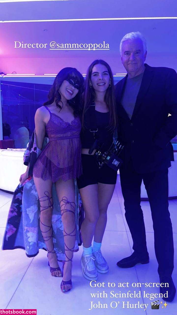 Jeannie Elise Mai Photo #128