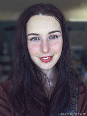 Aella Girl Photo #14