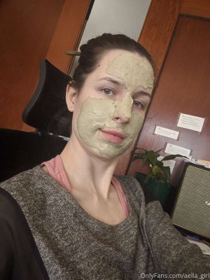 Aella Girl Photo #28