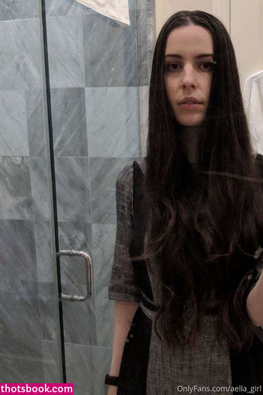 Aella Girl Photo #35