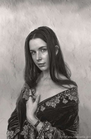 Aella Girl Photo #38