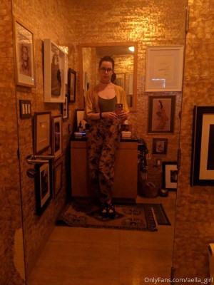 Aella Girl Photo #41