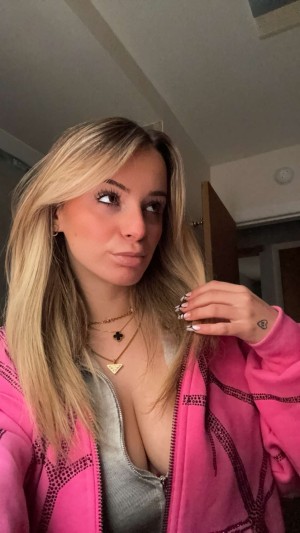 Kaitlyn Krems Photo #212