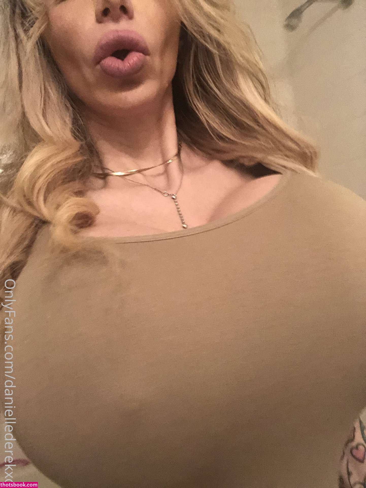 Danielle Derek Photo #34