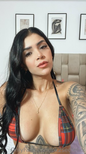 Angie Henao Photo #25