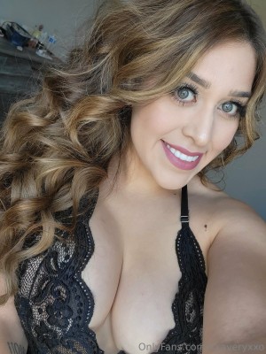 Maria Merlot Photo #32