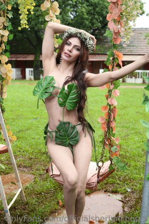 Sherlyn Chopra Photo #16