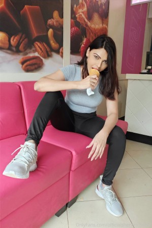 Sherlyn Chopra Photo #24