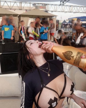 Luda Glamorous Photo #10