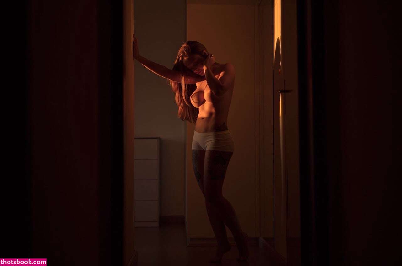 Emille Bee Photo #24