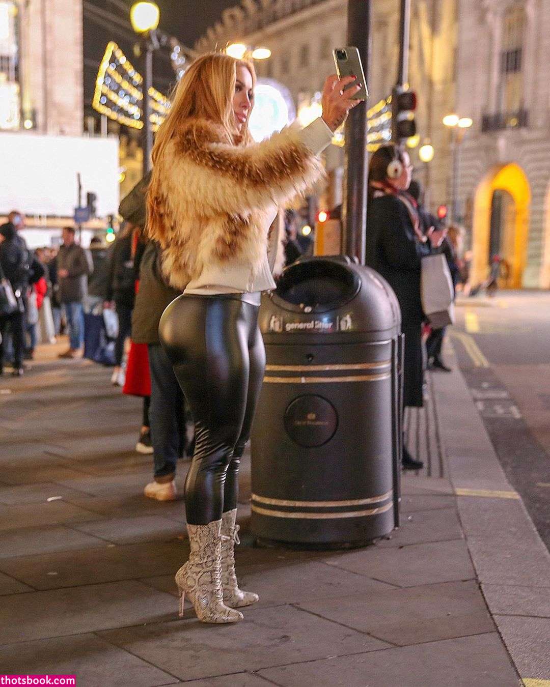 Victoria Lomba Photo #22