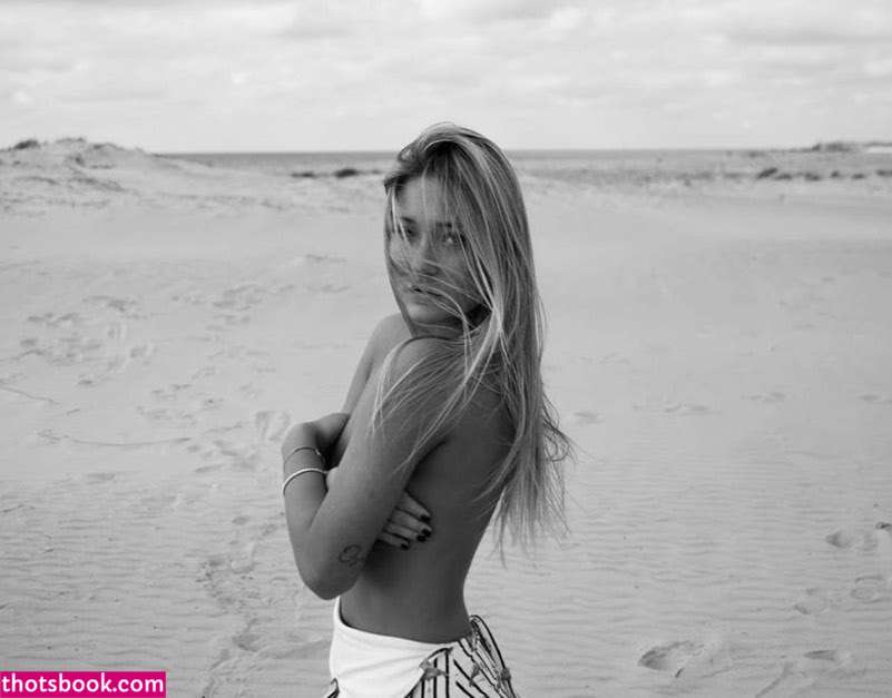 Alexandra Cohen Photo #3