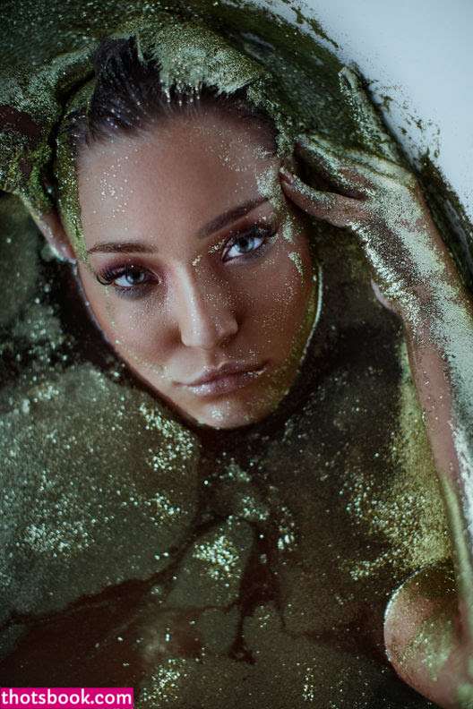 Alexandra Cohen Photo #16