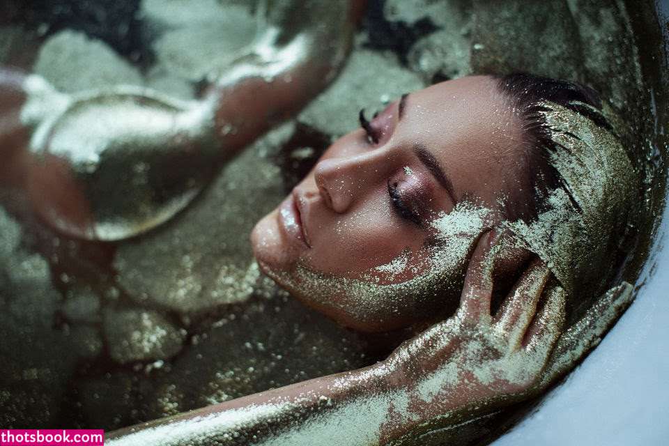 Alexandra Cohen Photo #18