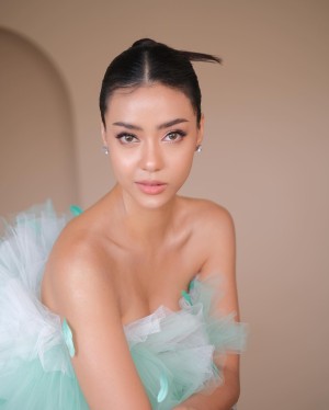 Amanda Obdam Photo #12