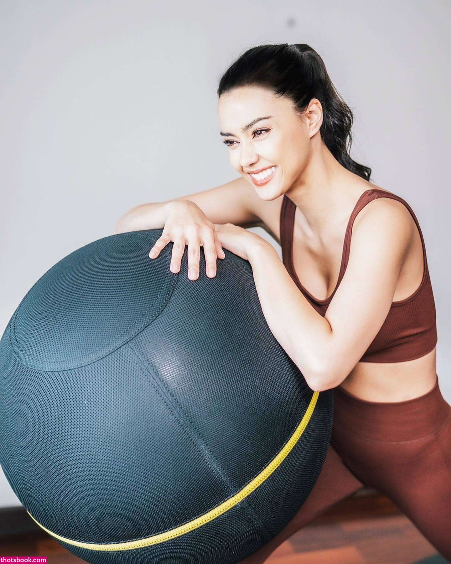 Amanda Obdam Photo #33