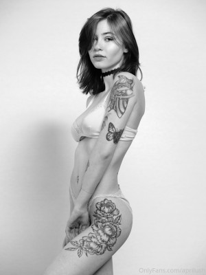 April Harel Photo #19