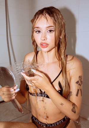 Lila Janowska Photo #11