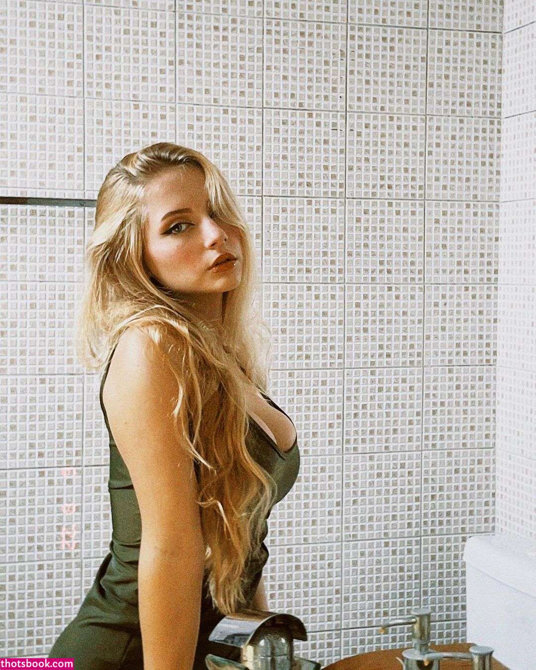 Julie Remoissenet Photo #7