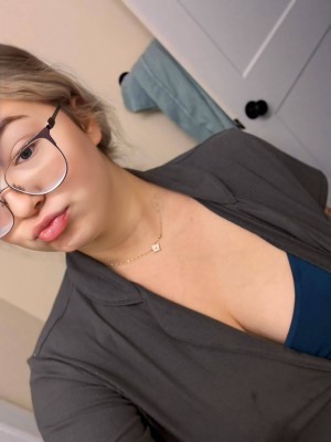 Alyssa Capps Photo #10