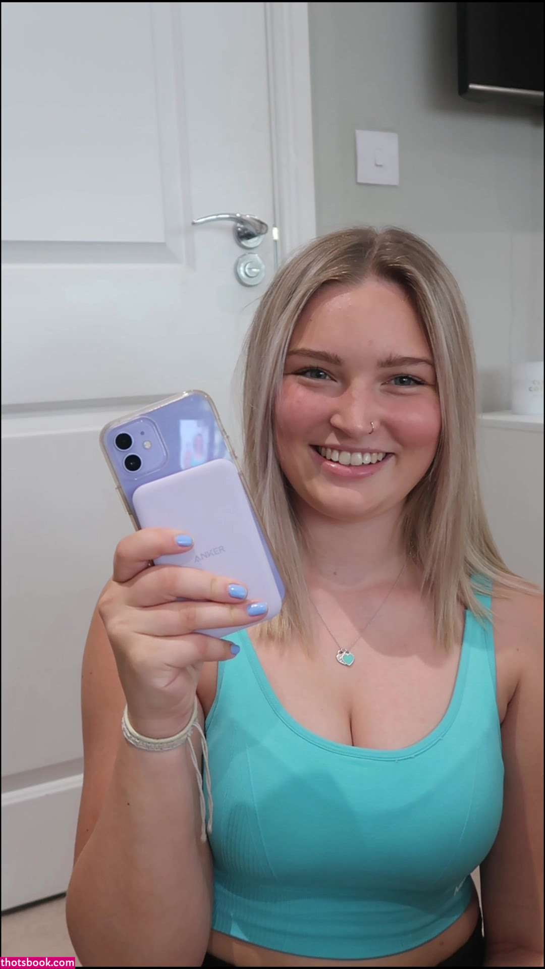 Robyn Emily Photo #10