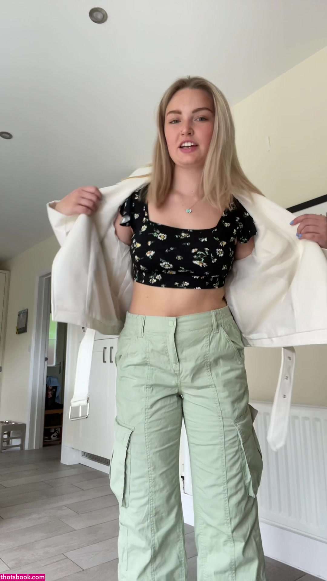 Robyn Emily Photo #11