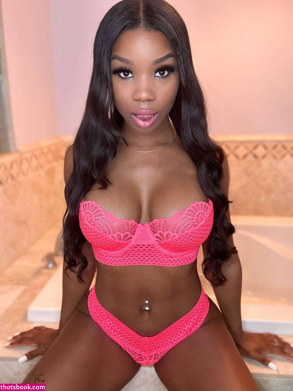 Jasmine Hayes Photo #2