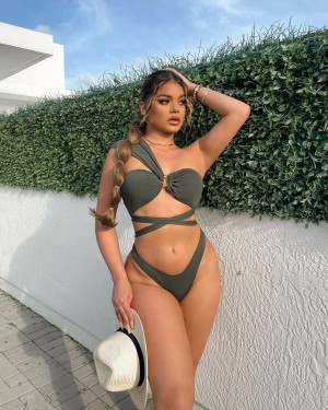 Dayanna Comas Photo #7