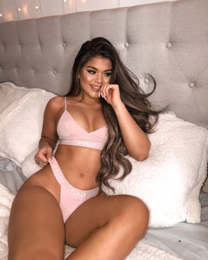 Dayanna Comas Photo #16