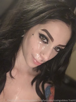 trashgoddess Photo #2