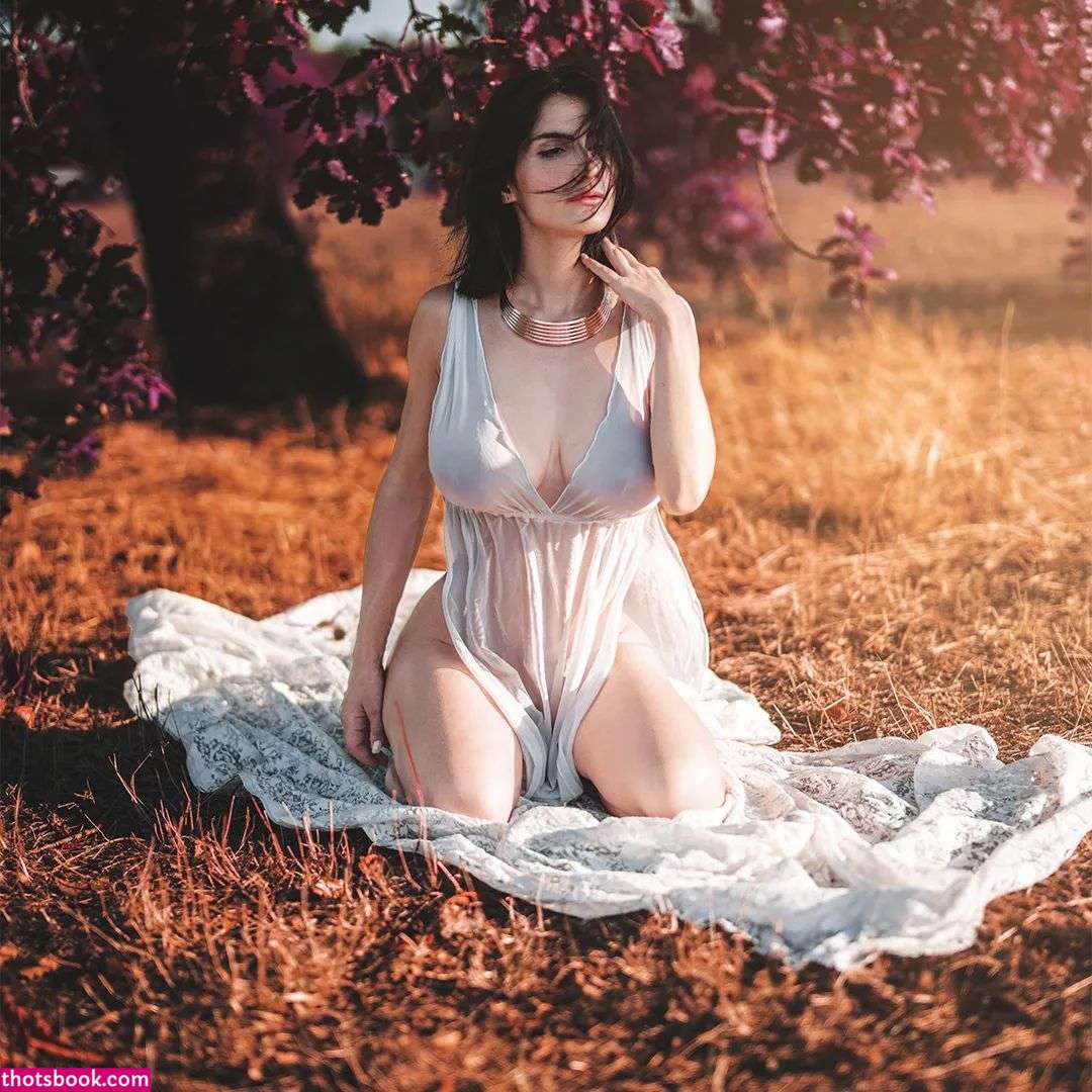 valeriaflagella Photo #9