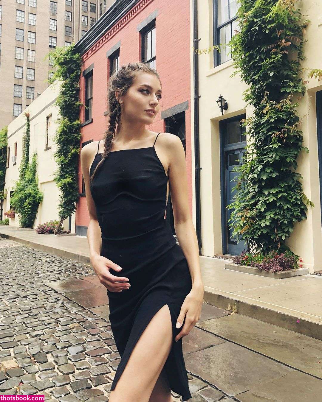 Jessica Clements Photo #15