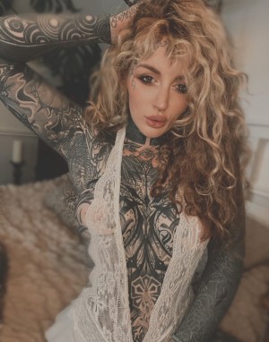 Sophie Wilde Photo #8