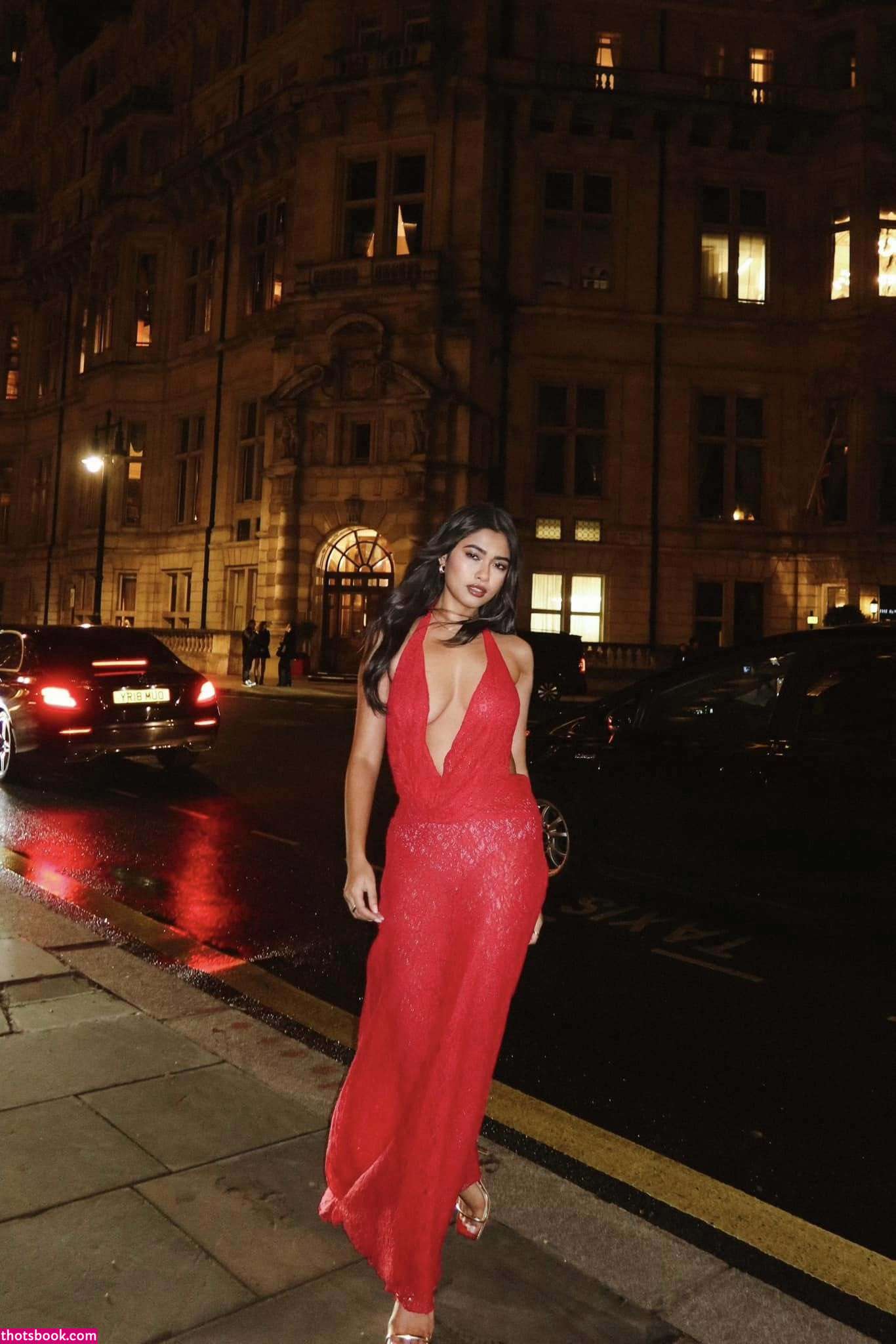 Thuzar Wint Lwin Photo #6