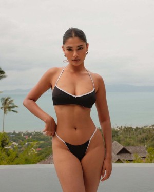 Thuzar Wint Lwin Photo #12