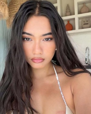 Thuzar Wint Lwin Photo #40