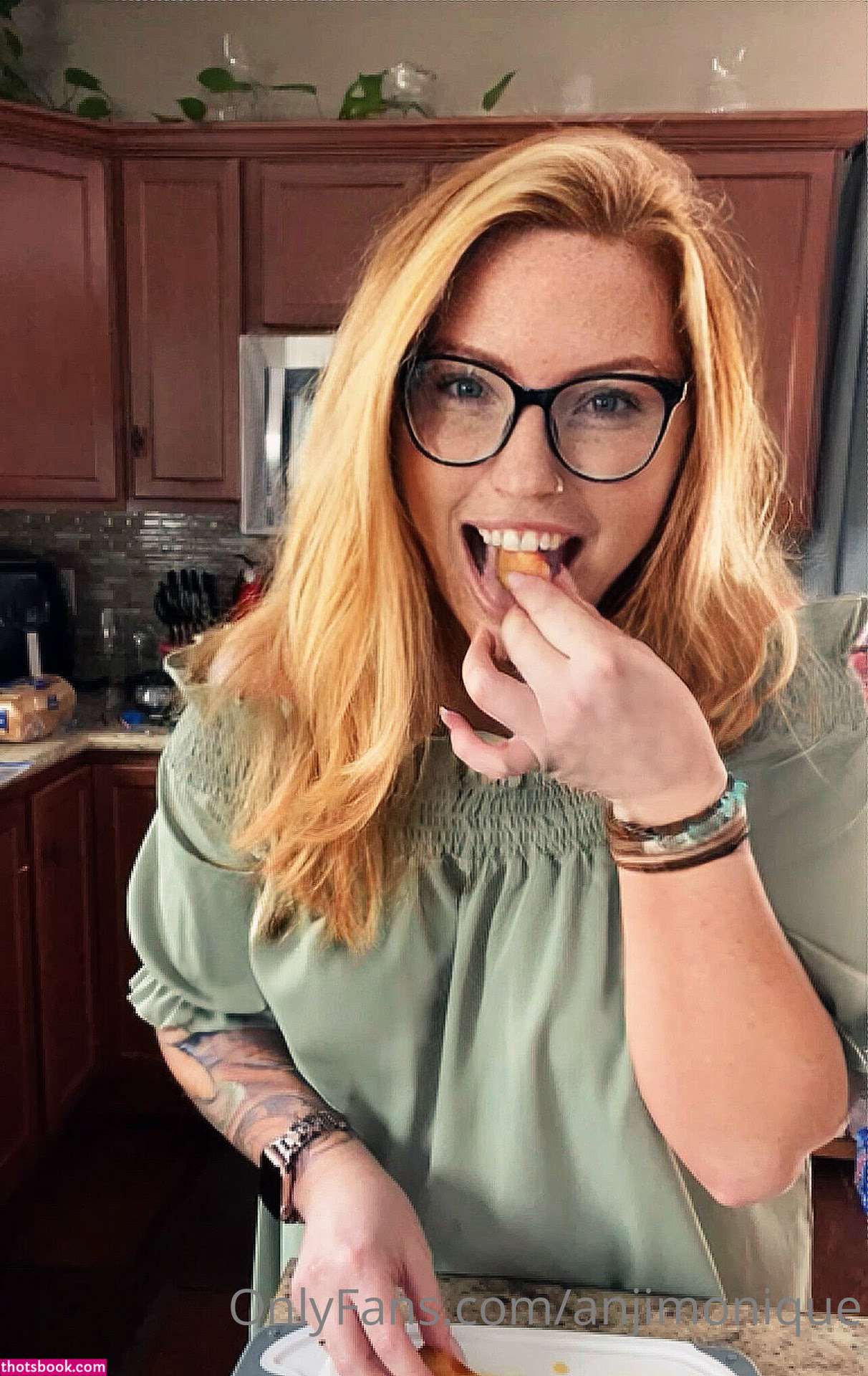 Anji Monique Photo #12