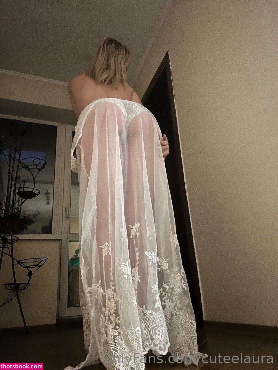 Laura Smile Photo #16