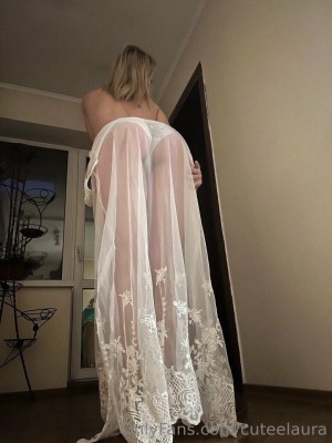 Laura Smile Photo #16