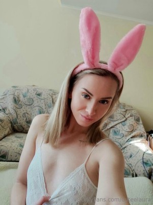 Laura Smile Photo #24