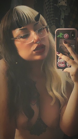 Damnitselin Photo #4