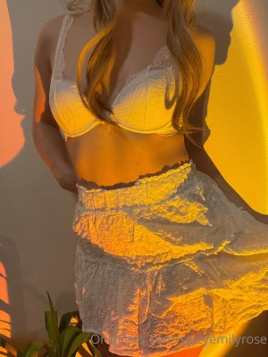 girlyemily Photo #35