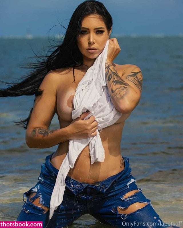 Carolina Petkoff Photo #6